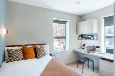 1 bed studio, Harvest Road, Englefield Green, Egham, TW200QR - Image 1